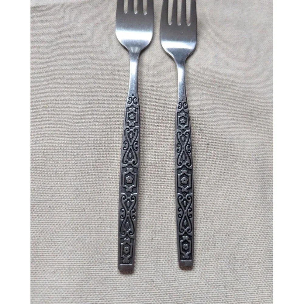 Oneida Deluxe SPANISH MOOD Stainless Flatware Dinner and Salad Fork